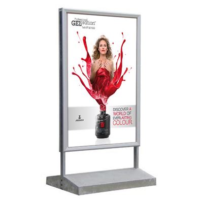 Schwerer Outdoor Kundenstopper mit Betonfuß